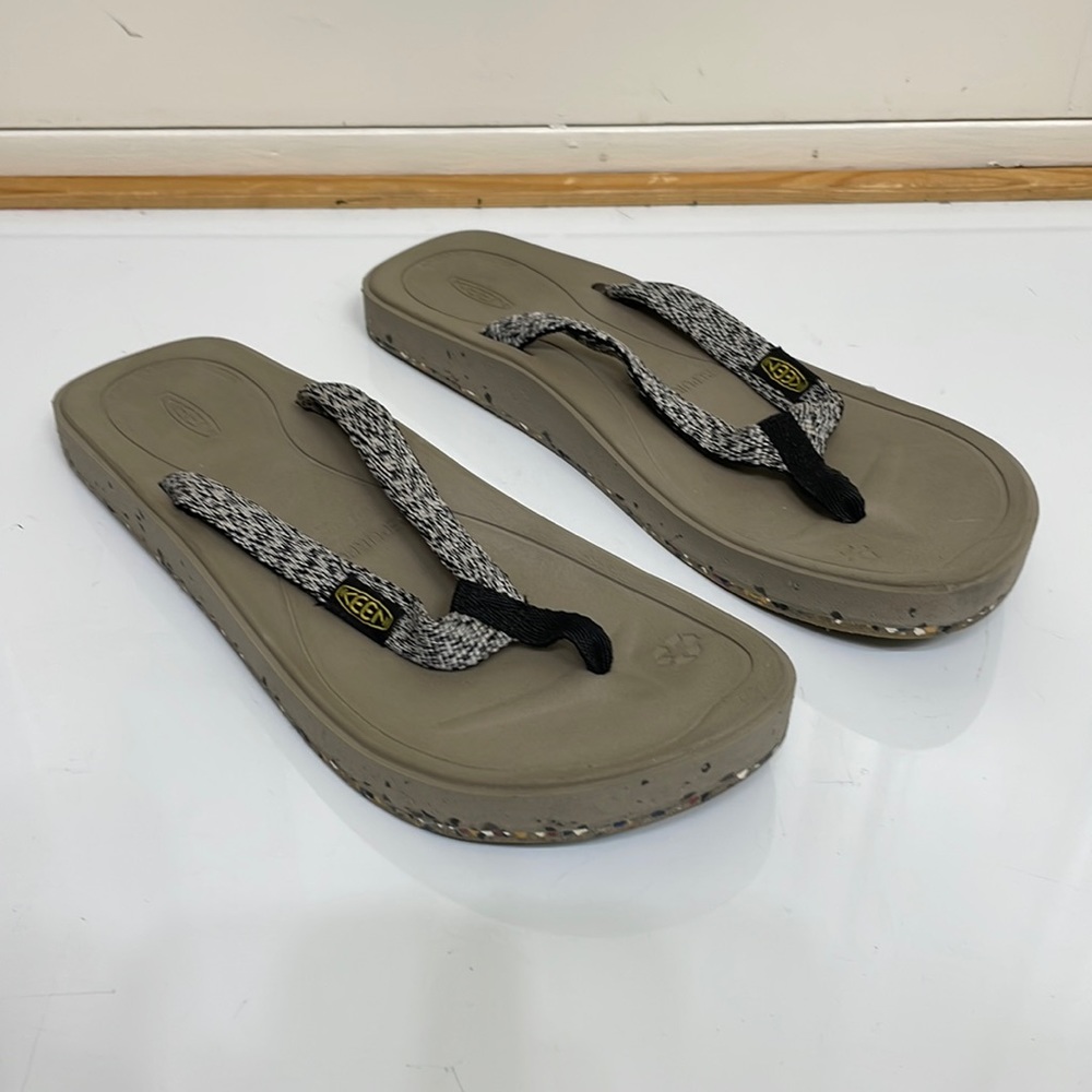 Keen Harvest Flip Flop Sandals Women’s Size 8